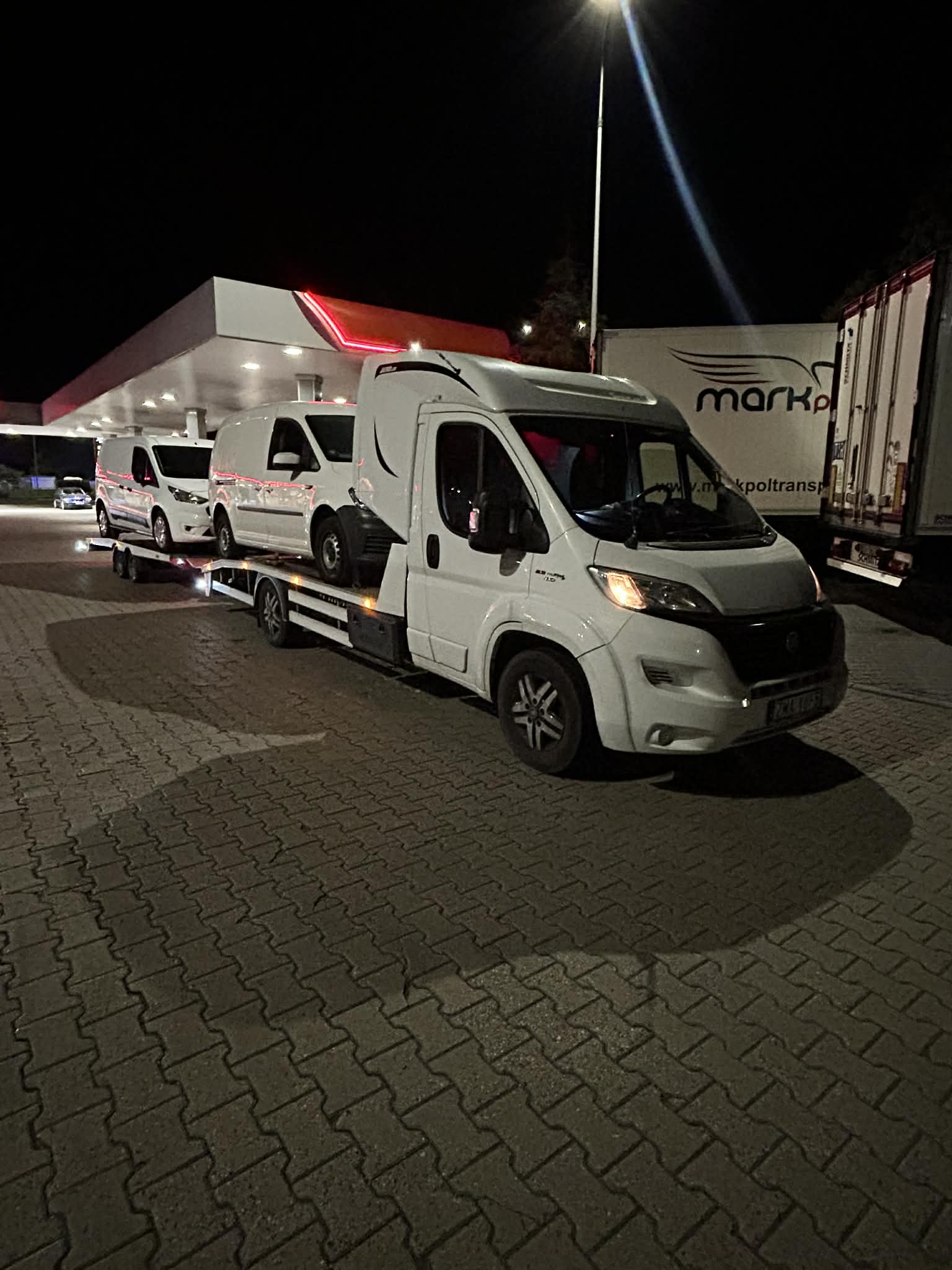 Transport sprzętu budowlanego LAWIS