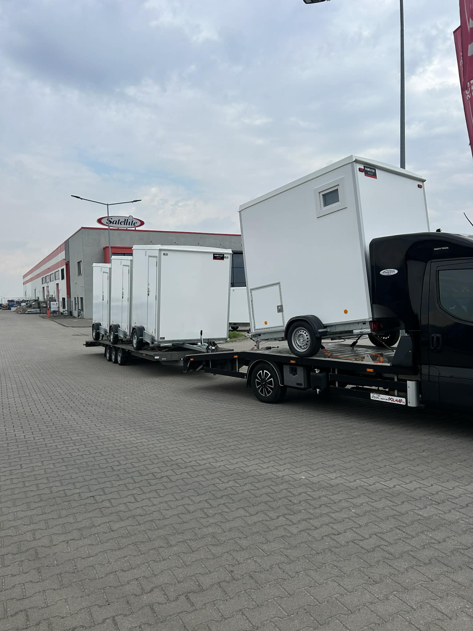 Transport konstrukcji stalowych naczepą